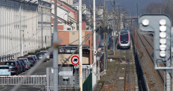 Foto: Un tren TGV de alta velocidad, en una fábrica de Alstom. (Reuters)