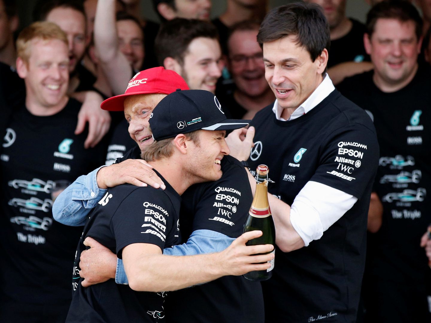 La retirada de Nico Rosberg motivó el interés de Lauda y Wolff por fichar a Alonso. (Reuters)