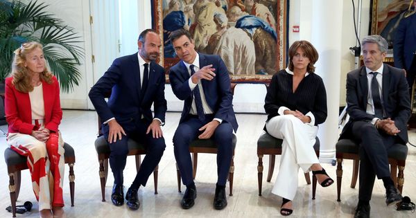Foto: Lola Delgado y Fernando Grande-Marlaska, con Pedro Sánchez y el primer ministro francés y su ministra de Justicia, el pasado 1 de octubre. (EFE) 