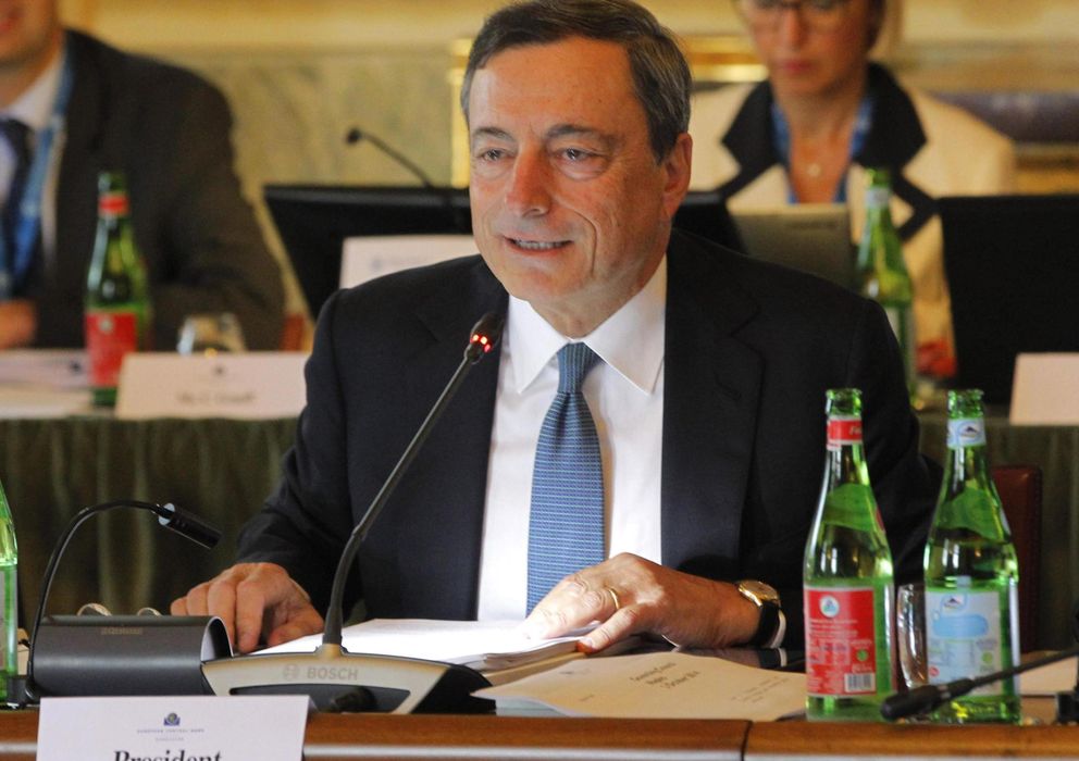 Foto: El presidente del BCE, Mario Draghi, en el transcurso de la reunión de ayer en Nápoles