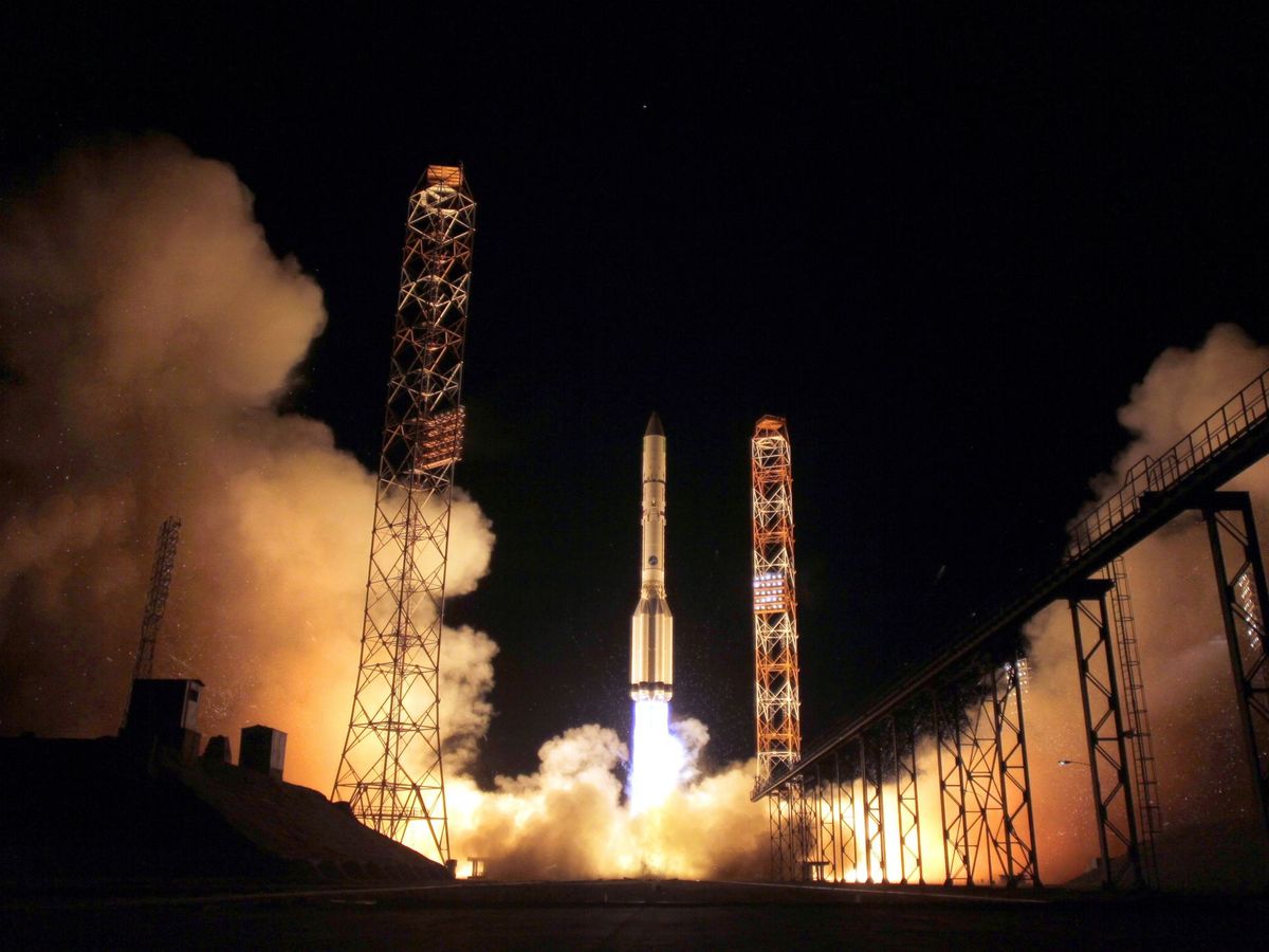 Foto: Todo listo para el lanzamiento de los dos primeros satélites de Amazon (EFE/Maxim Shipenkov)