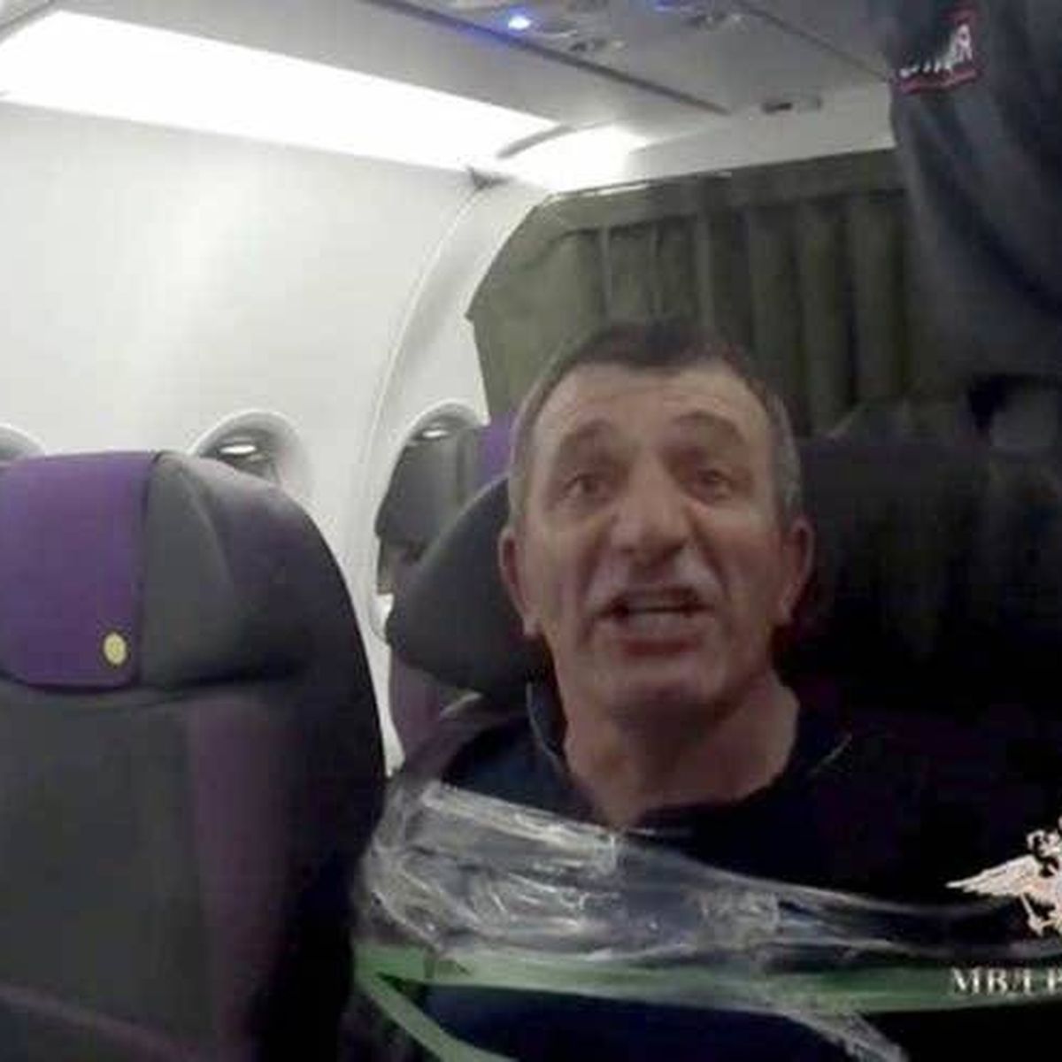 Horror a bordo: lo que hubo que hacer con un pasajero borracho que la lió  en el avión