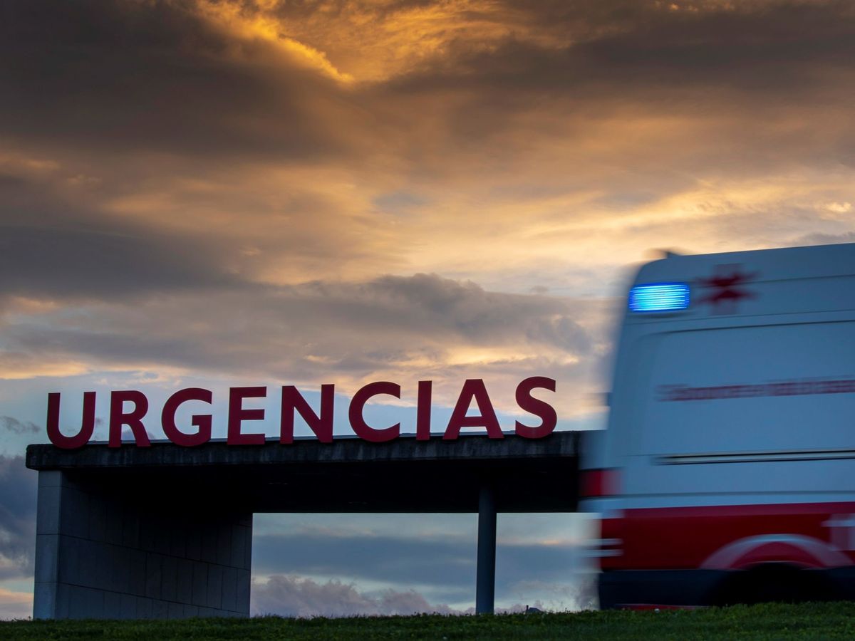 Foto: Entrada a urgencias del Hospital Universitario Central de Asturias, el sábado pasado. (EFE)