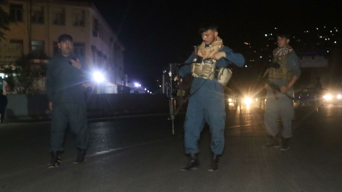 Ataque a la residencia de un ministro afgano en Kabul mientras los talibanes avanzan