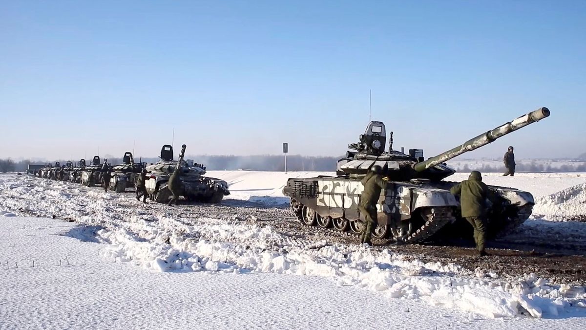 Rusia anuncia que retira tropas de la frontera con Ucrania ante el escepticismo occidental
