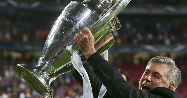 Foto: Carlo Ancelotti, con la décima Copa de Europa ganada por el Real Madrid. (Efe)