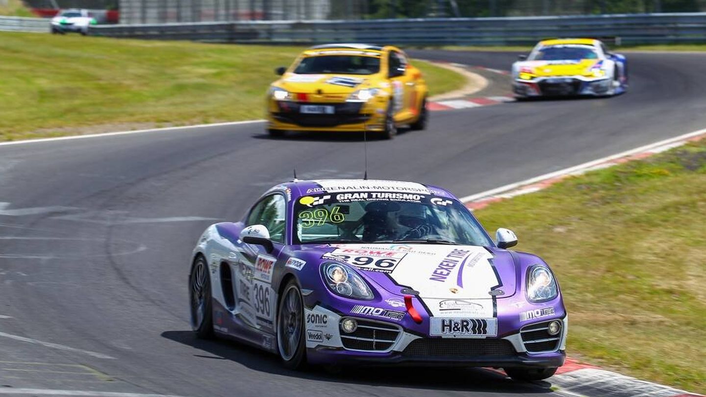 Carlos Arimón, que participa en la edición 2023 con este Porsche Cayman es el piloto español con más participaciones en esta prueba (Adrenali