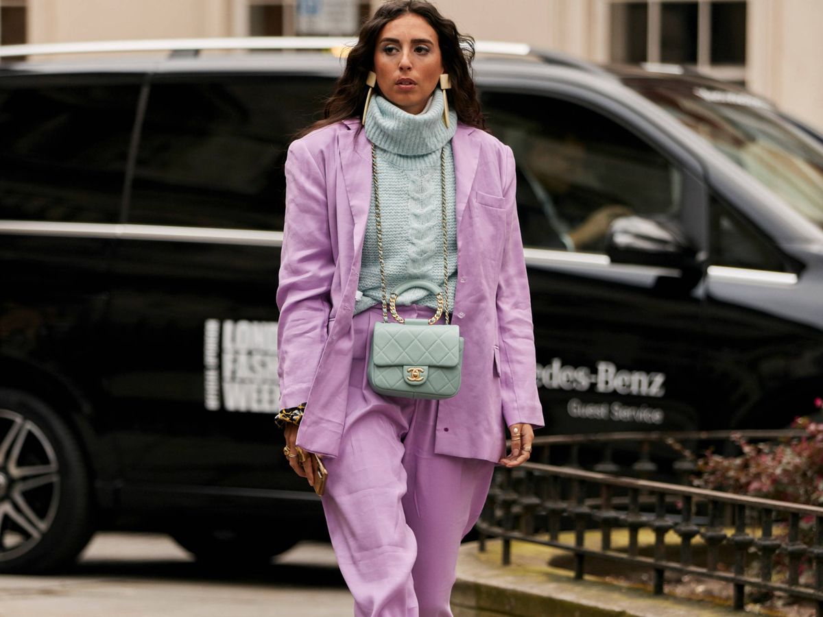 Foto: Una insider con un traje color lila. (Imaxtree)