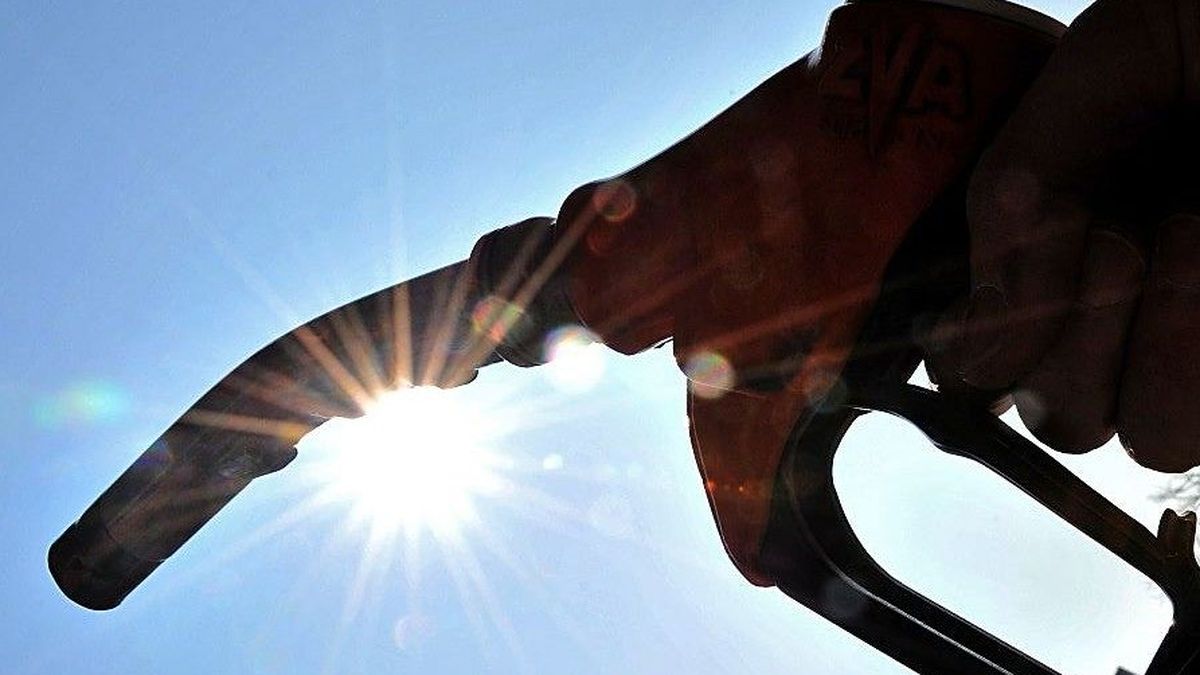 Las cuentas y tarjetas que ayudan a mitigar la subida de los precios de la gasolina