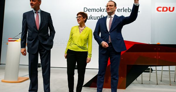 Foto: Los tres principales candidatos para sustituir a Angela Merkel, en un acto de la CDU en Düsseldorf, el 28 de noviembre de 2018. (Reuters)