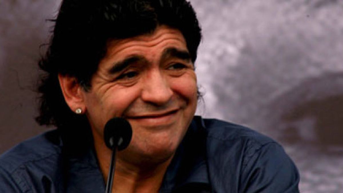 Maradona inicia hoy en España una gira