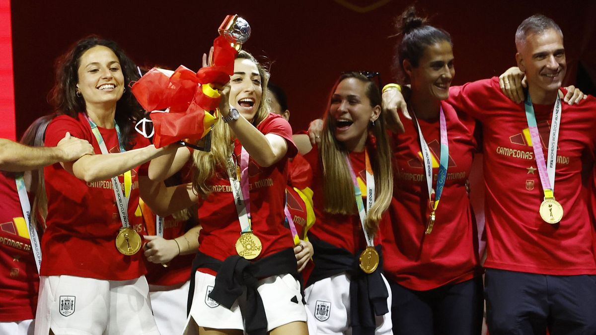 Ovación a Olga Carmona al recordar a su padre en la celebración del Mundial: "Estoy muy emocionada"
