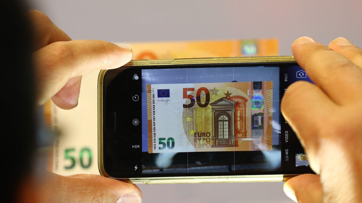 El mundo al revés: los bancos quieren vender móviles y las 'telecos' dar créditos