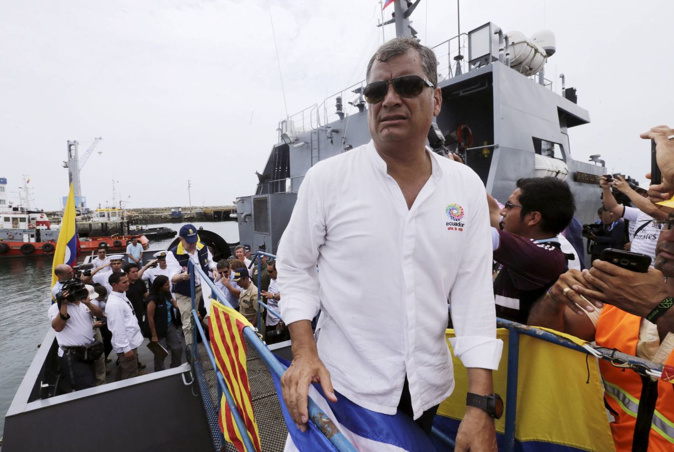 El presidente Rafael Correa durante una visita a Colombia con Juan Manuel Santos, en abril de 2016 (Reuters). 