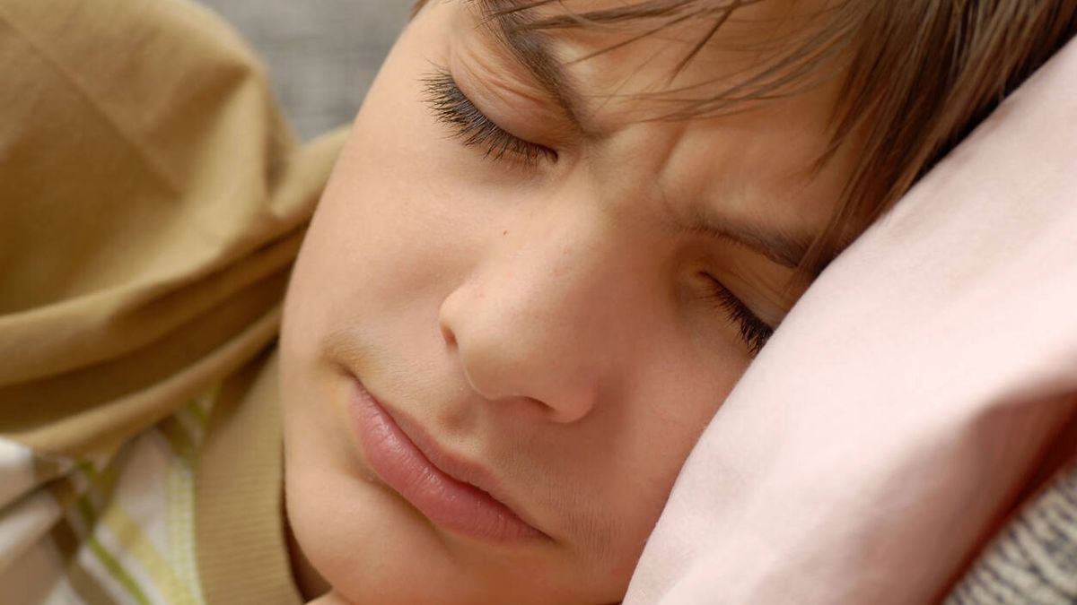 ¿Por qué se mueven tanto los ojos durante el sueño? Un estudio ofrece una nueva teoría 