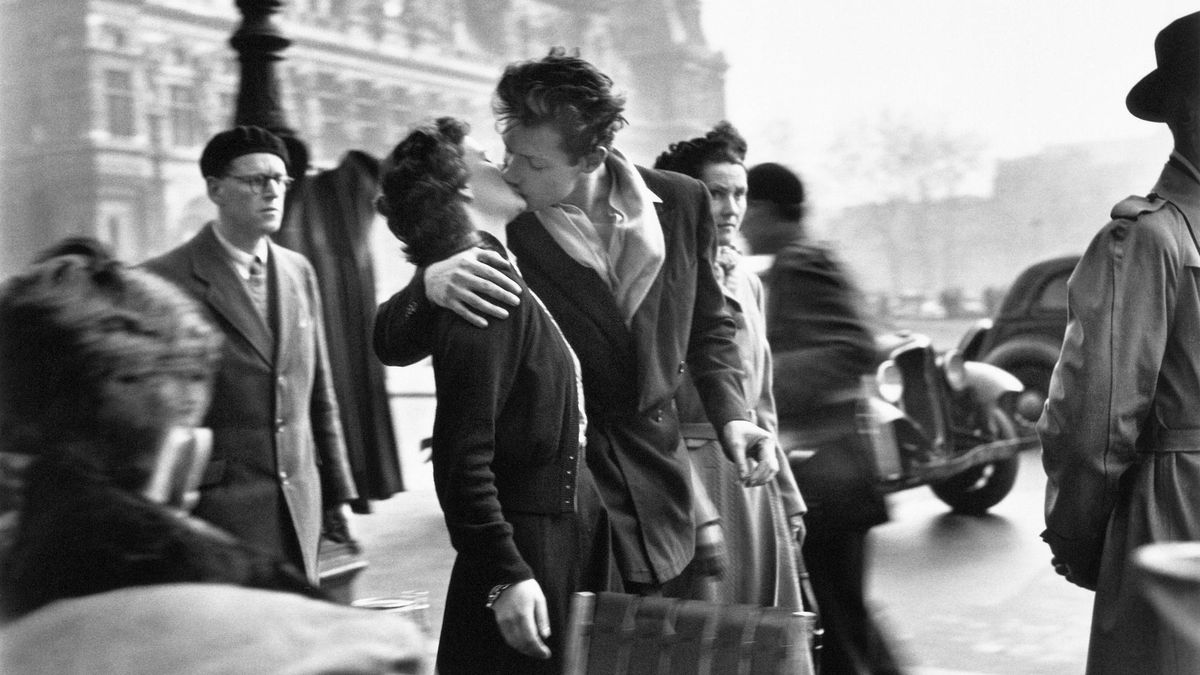 Muere Françoise Bornet, la protagonista de la foto del beso de Robert Doisneau en París