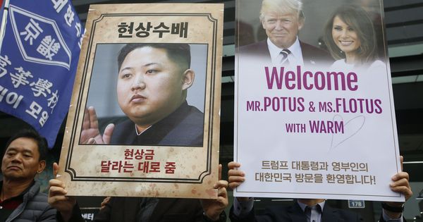 Foto: Manifestantes proestadounidenses saludan la visita de Donald Trump a Seúl, el pasado 6 de noviembre. (EFE)