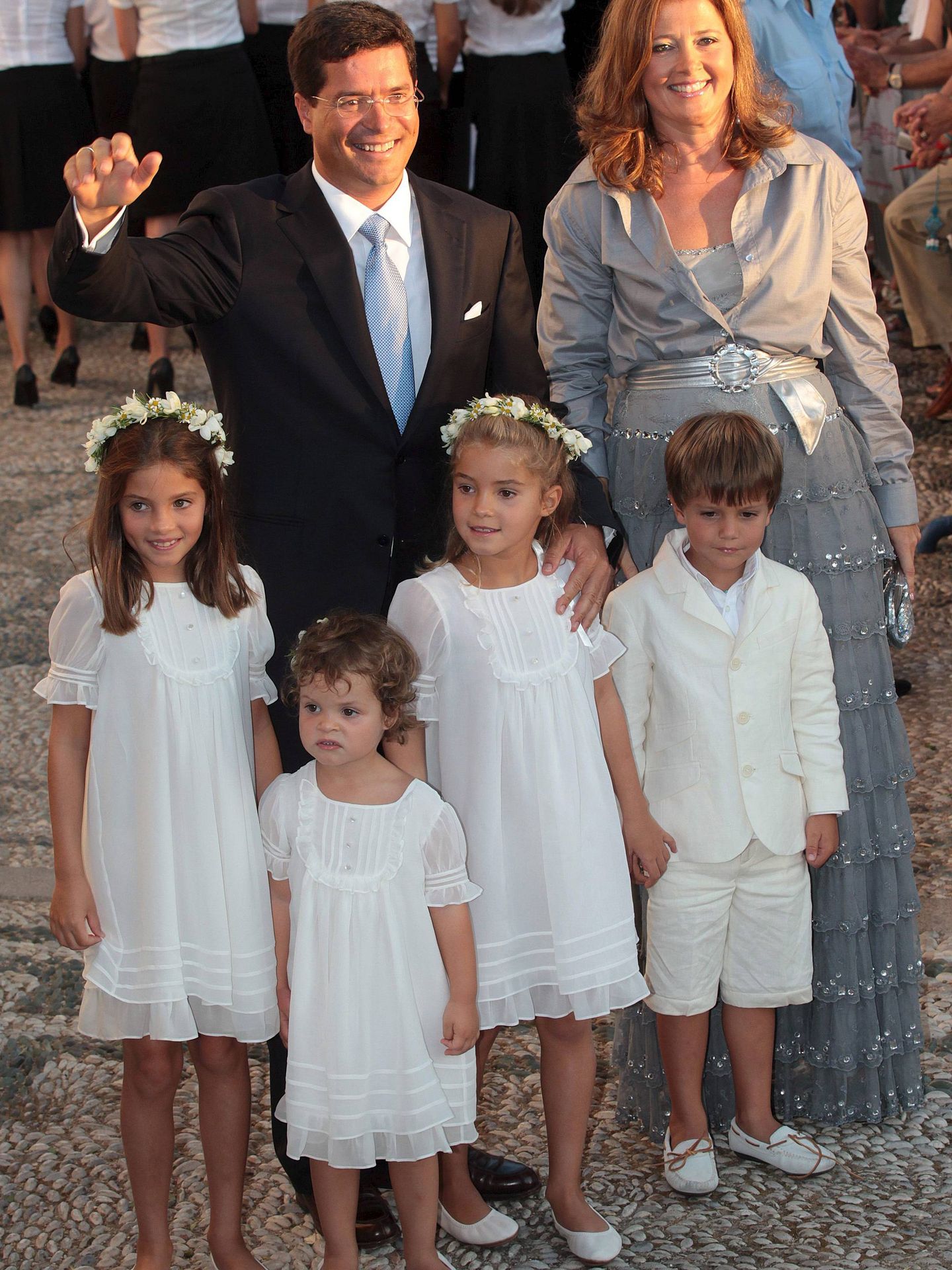 La princesa Alexia de Grecia y su esposo, Carlos Morales, posan junto a sus cuatro hijos en 2010. (EFE)