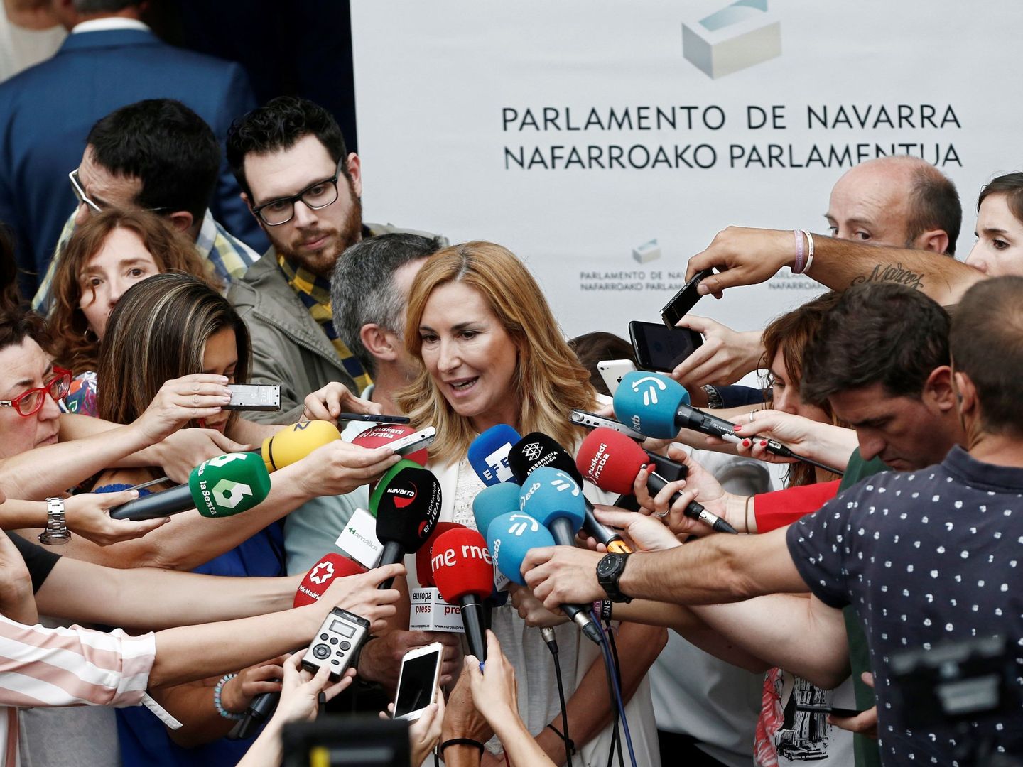 La diputada y presidenta del PP de Navarra Ana Beltran, al término de la constitución este miércoles del Parlamento de Navarra. (EFE)