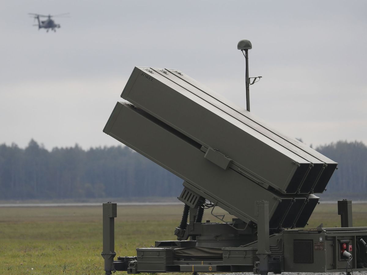 Foto: Sistema de defensa antiaéreo NASAMS en Letonia. (EFE)