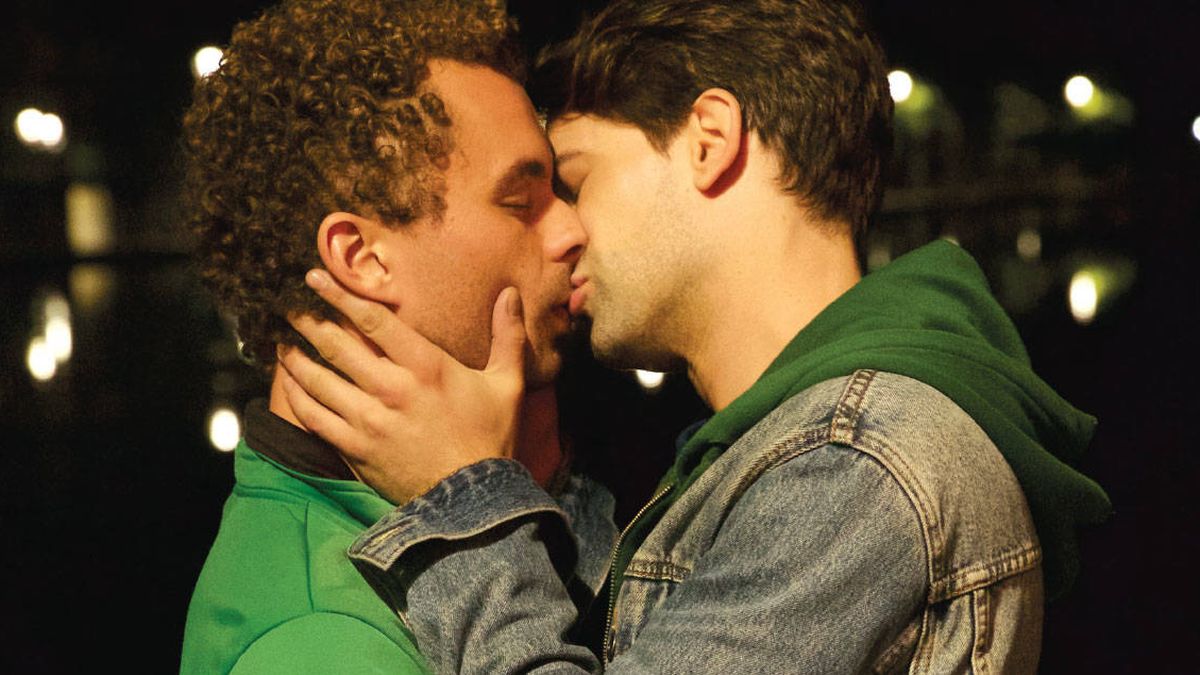 Sexo gay explícito y sin censura, sida y el comienzo de una historia de amor