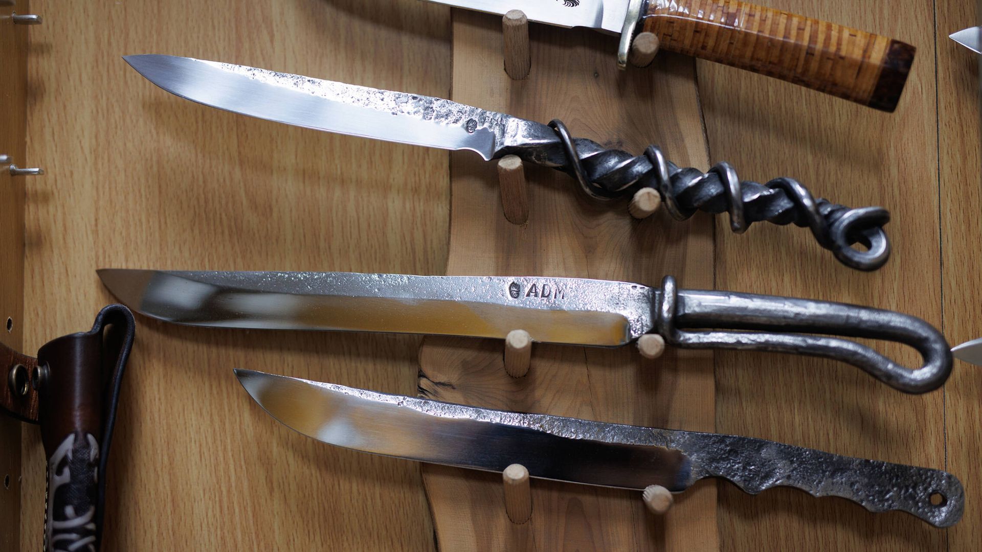 Cuchillos afilados en el taller JMG. (A. M. V.)