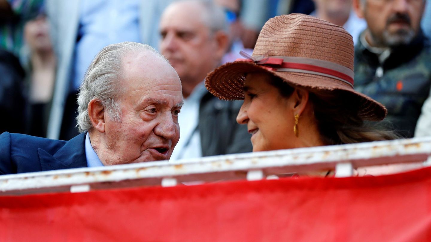 El rey Juan Carlos y la infanta Elena, en una imagen de archivo. (EFE)