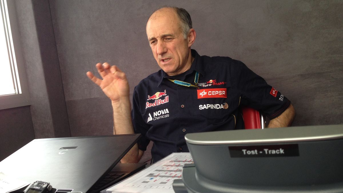 Franz Tost: "Si Sainz sigue así, se sentará en un Toro Rosso en un test o unos libres"