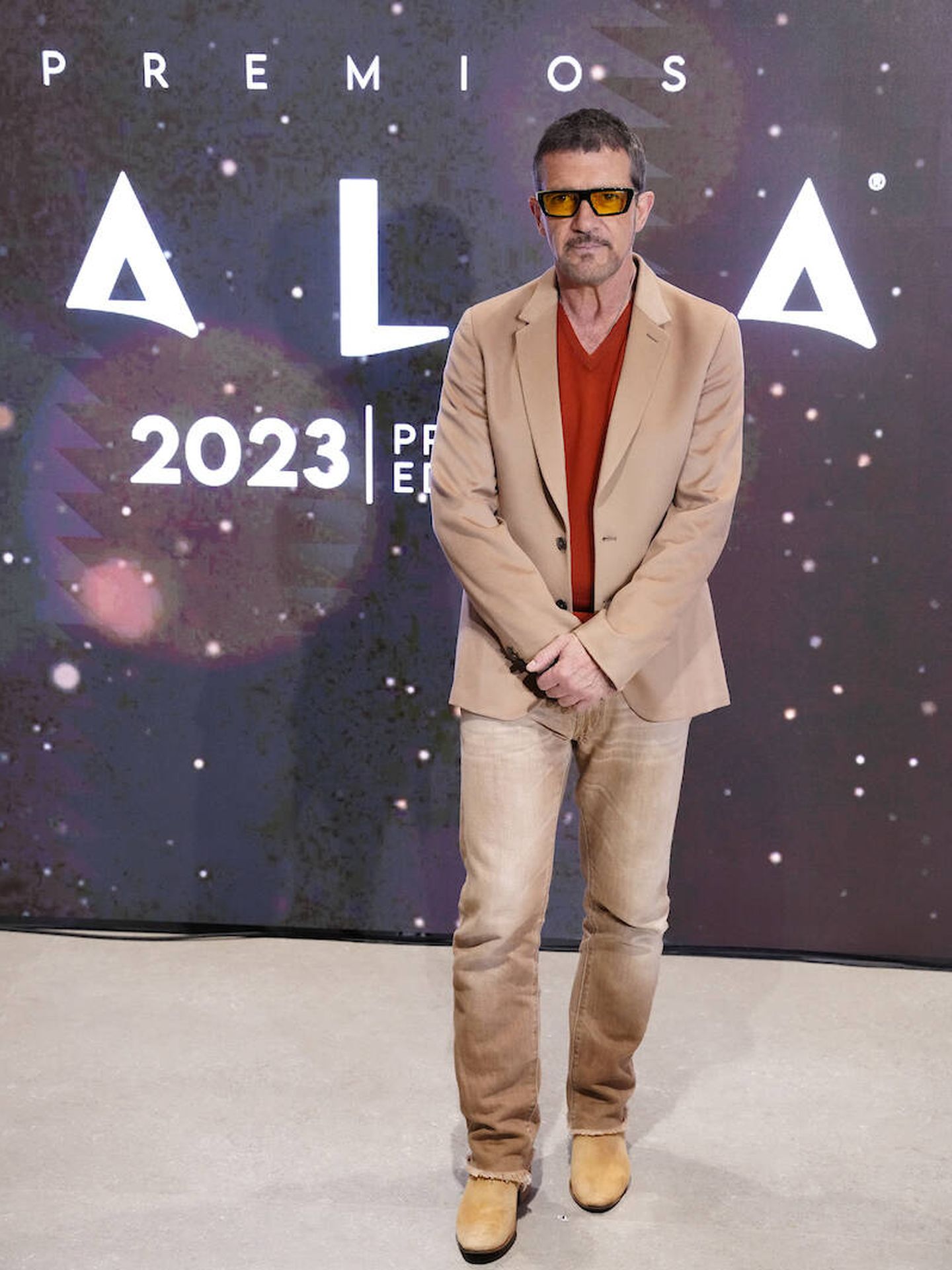 Antonio Banderas posa en la cena de nominados de los Premios Talía. (LP)