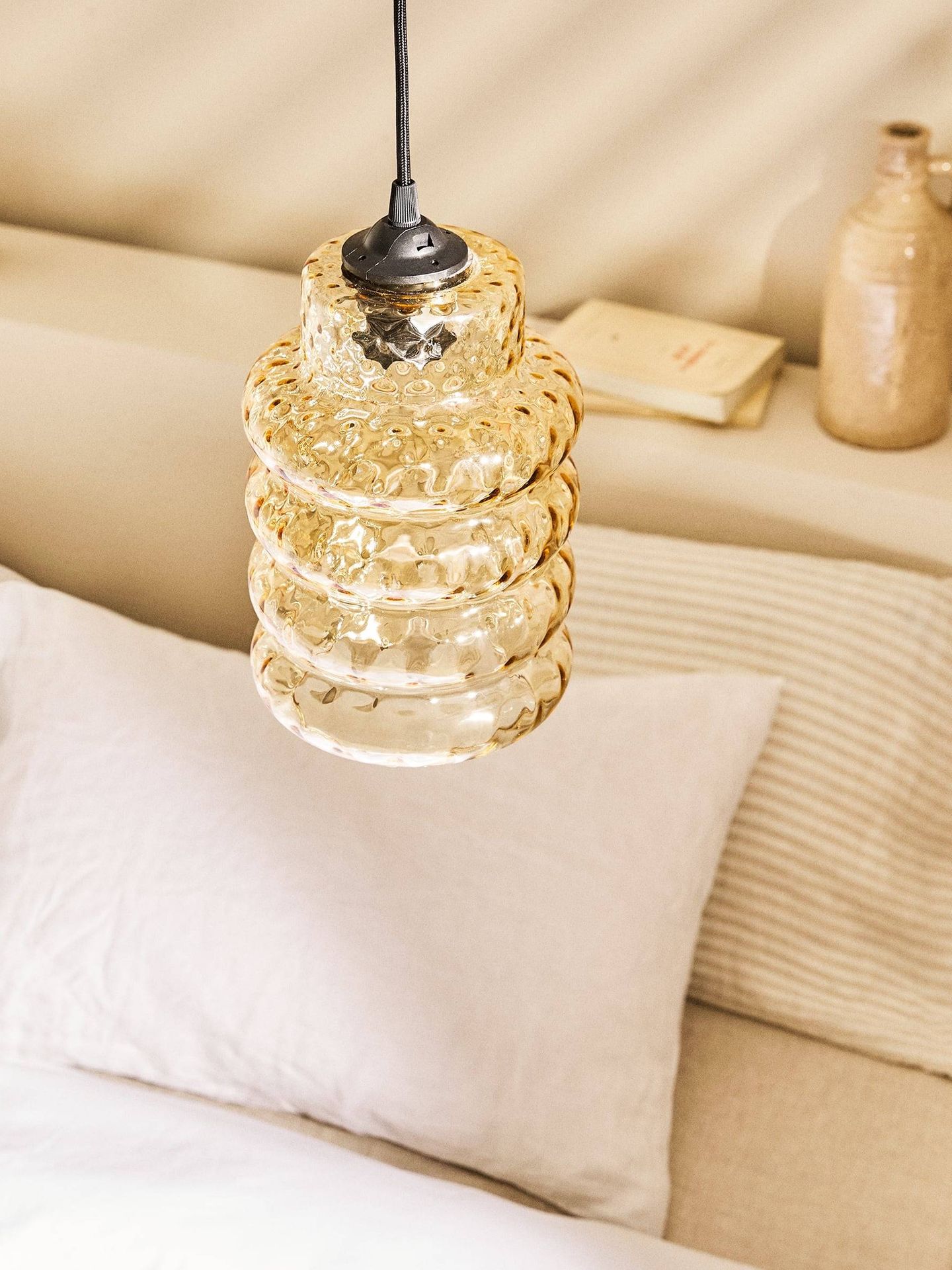 Las lamparitas de Zara Home para tu mesilla de noche que dan el toque que  le falta a tu habitación - Bulevar Sur