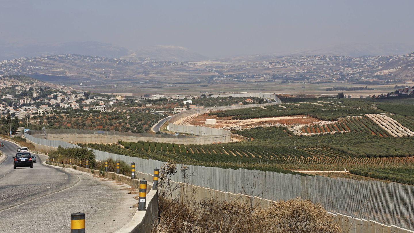 Zona de Kafr-Kela. Muy conflictiva y radicalizada. Se ve el muro levantado por Israel. (Juanjo Fernández)