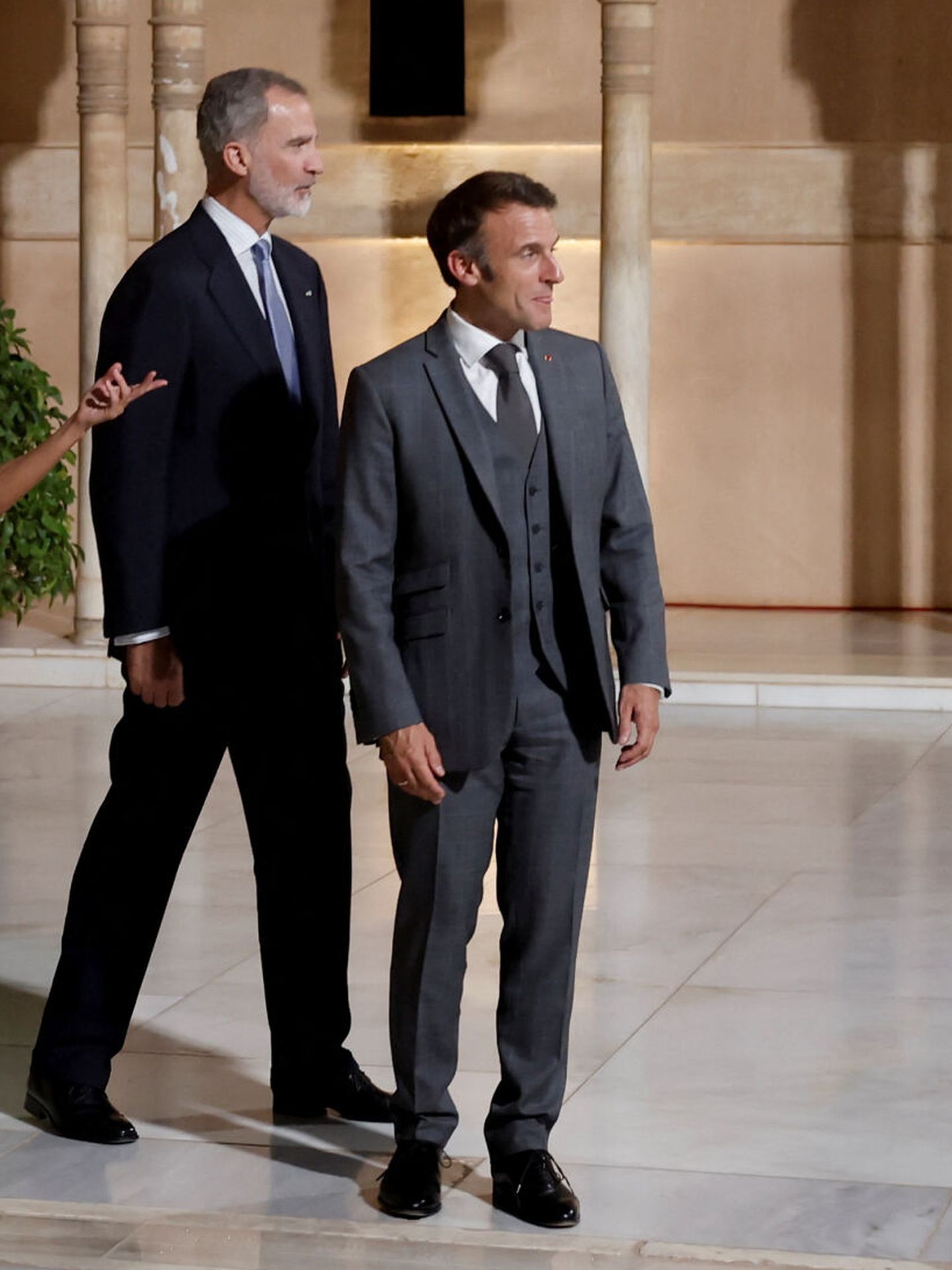 Macron y Felipe VI en la Alhambra de Granada. (Reuters/Jon Azca)