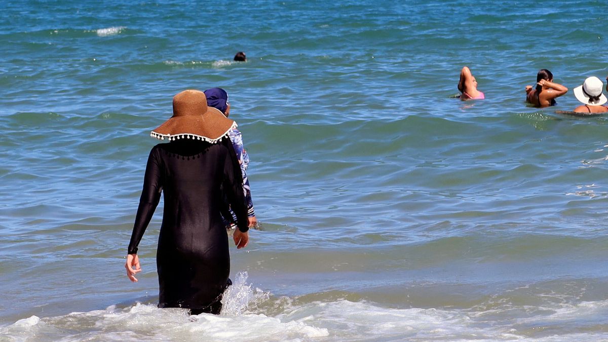 Primark retira de su catálogo el burkini, el traje de baño de la polémica