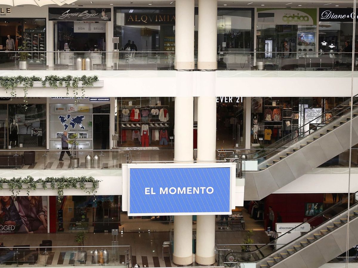 Foto: Fachada de un centro comercial en Medellín, Colombia. (EFE)