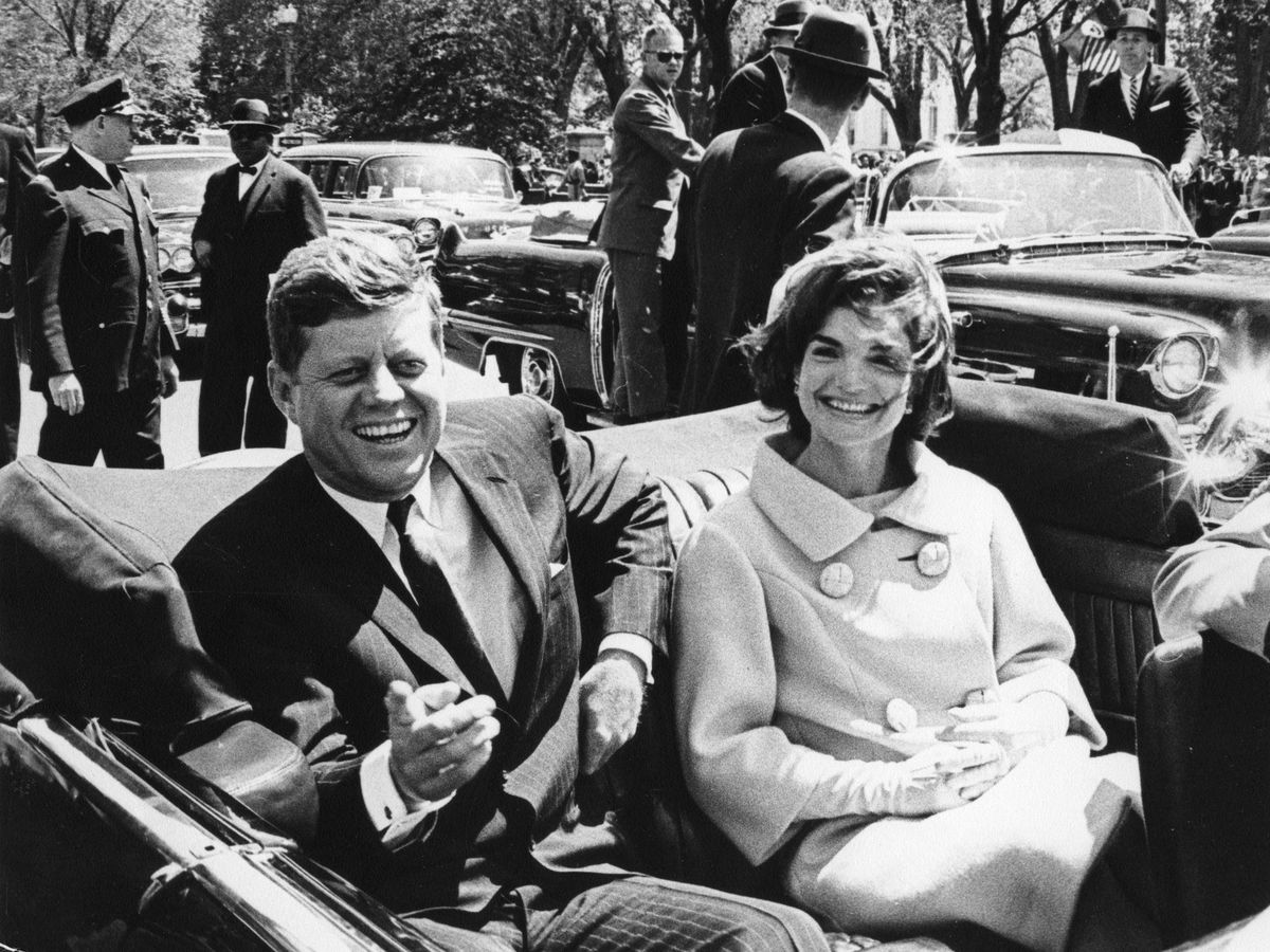 Foto: El matrimonio Kennedy. (REUTERS/ Abbie Rowe/The White House/John F. Kennedy Presidential Library)