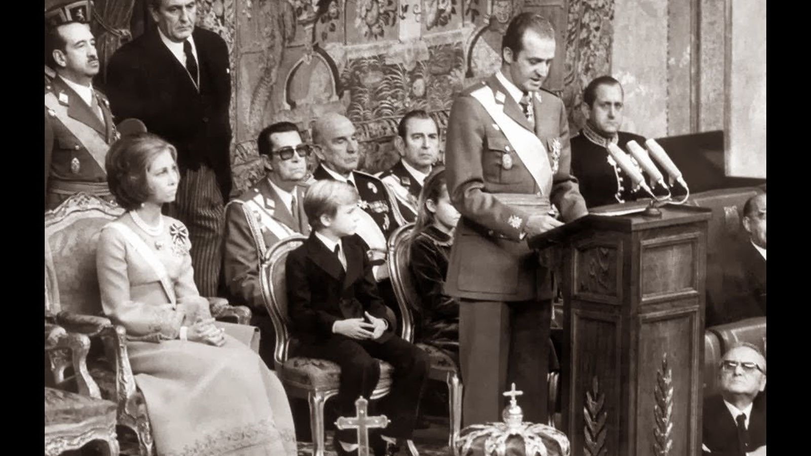Foto: Discurso de coronación de Don Juan Carlos como Rey de España ante las Cortes. (EFE)