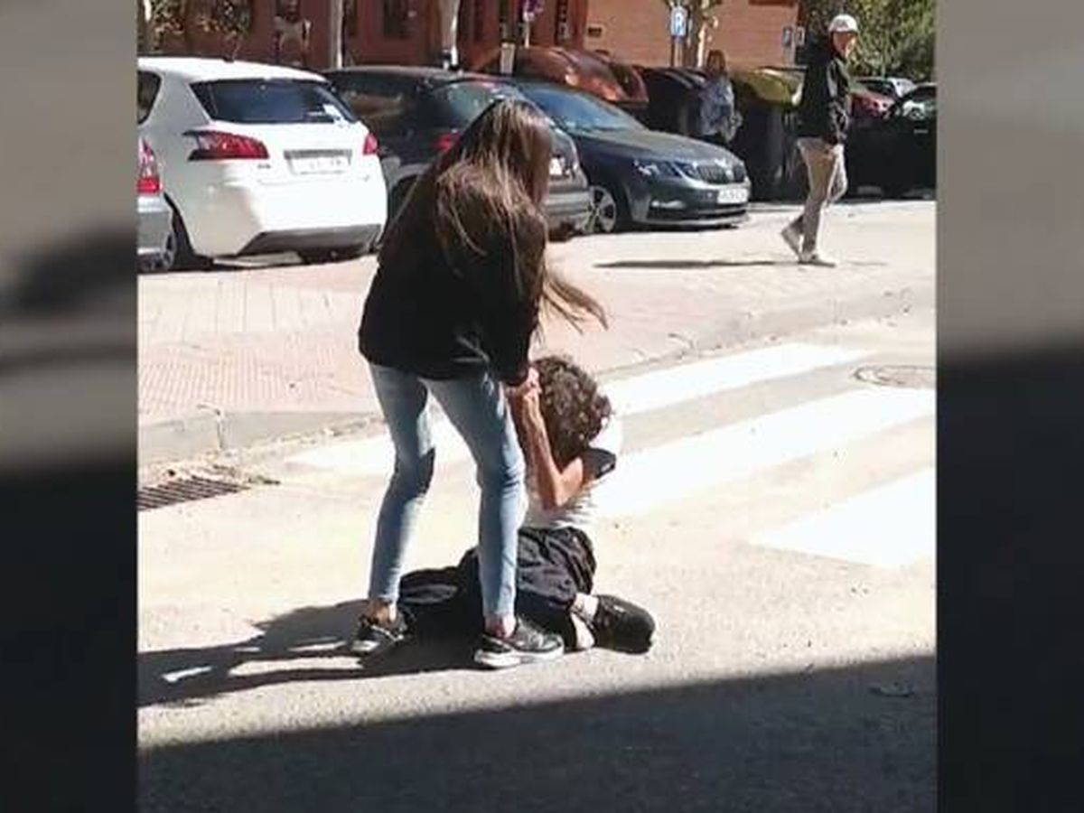 Foto: Agresión a una menor a la salida de su colegio en San Blas, Madrid. (TeleMadrid)
