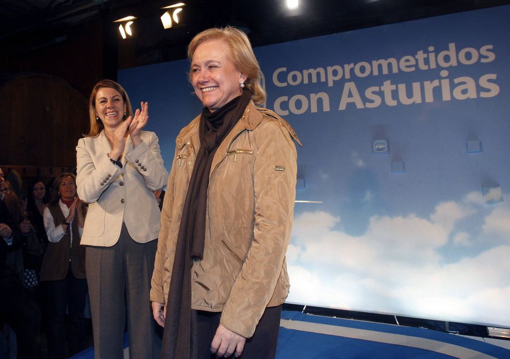 Foto: La secretaria general del PP, María Dolores de Cospedal, y la presidenta del PP asturiano, Mercedes Fernández. (EFE)