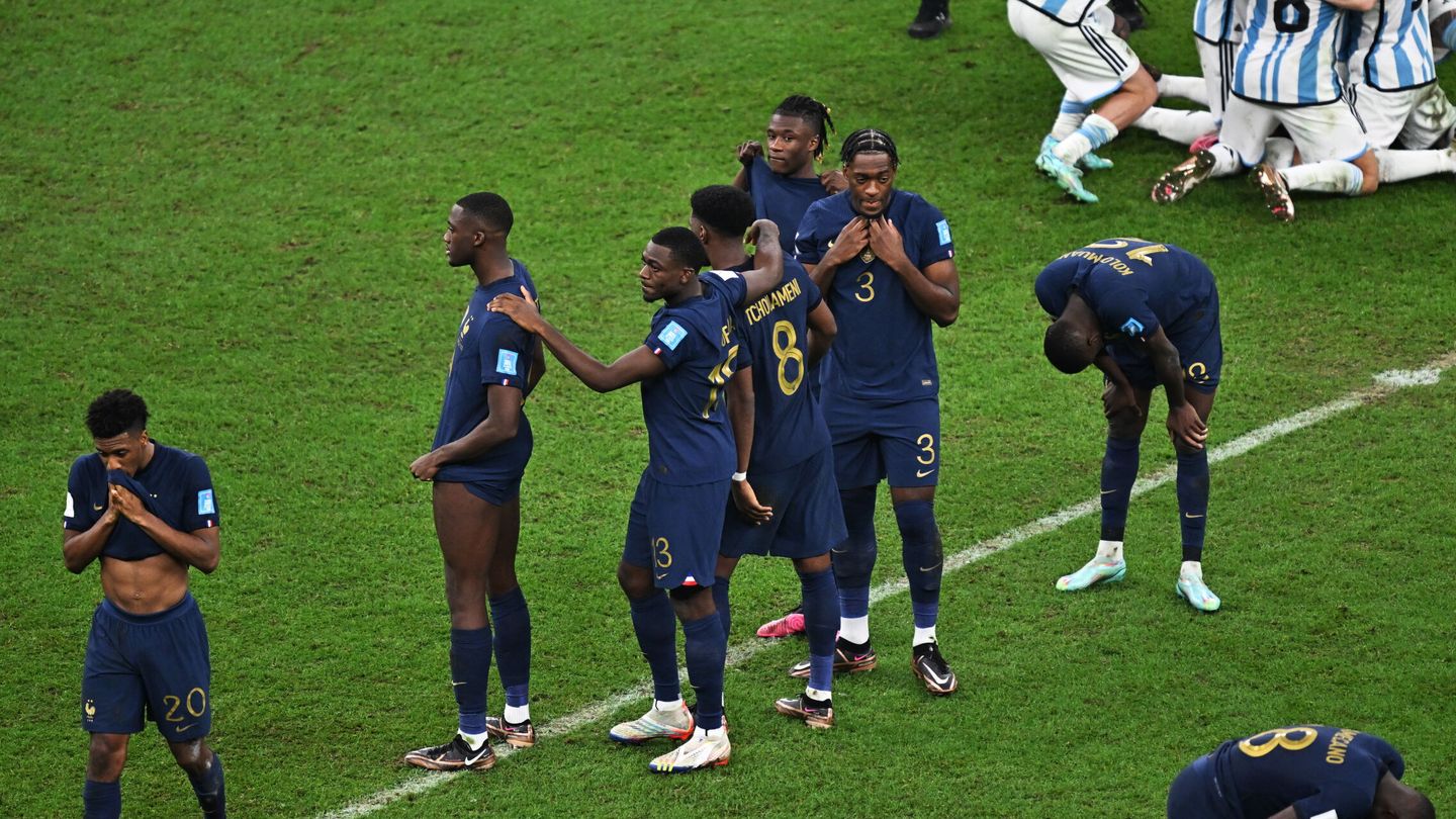Los franceses, desolados tras perder en penaltis. (EFE/Yoan Valat)