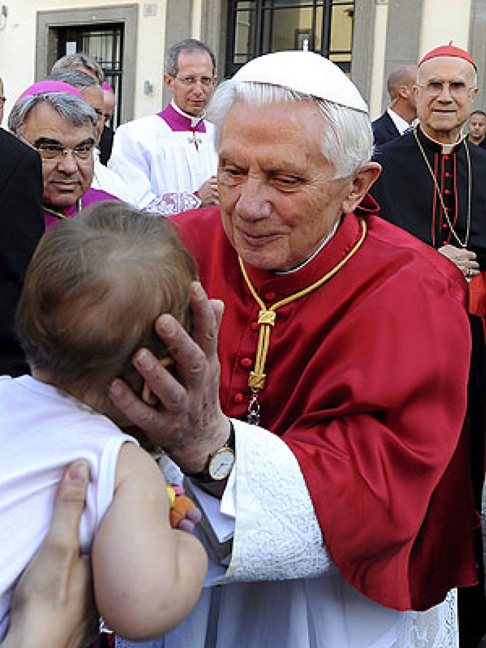 Foto: Los famosos que esperaban impacientes la llegada de Benedicto XVI