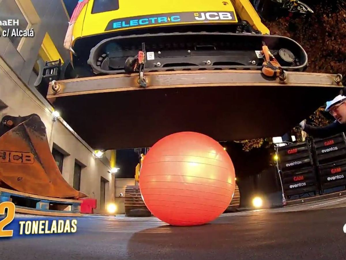 Foto: La pelota de pilates, a prueba. (Atresmedia)
