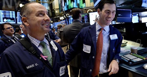 Foto: 'Traders' contentos en Wall Street (Efe)