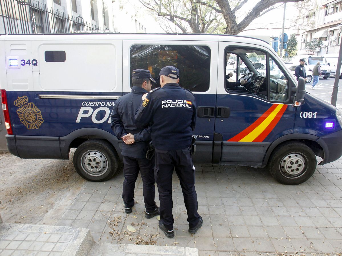 Foto: Una detención de la Policía Nacional en una imagen de archivo. (EFE/Morell) 