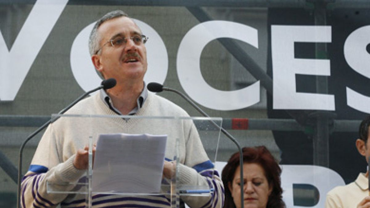 Mayor Oreja encabeza la marcha de la AVT contra la presencia de Bildu en los comicios