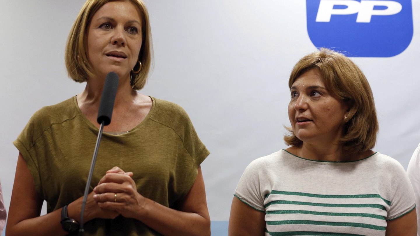 Cospedal, en 2015, cuando el partido apostó por Isabel Bonig como relevo de Alberto Fabra tras la pérdida de poder autonómico y local. (EFE)