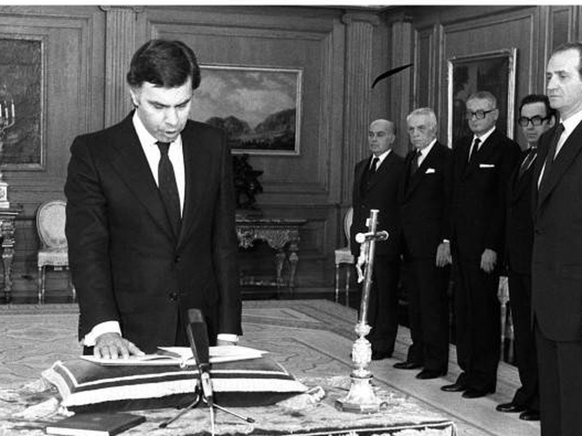 Foto: Felipe González, jurando el cargo en 1982. (EFE)