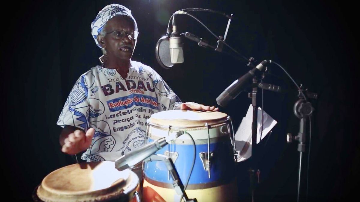 El compositor brasileño Moa do Katendé, asesinado tras discutir por las elecciones