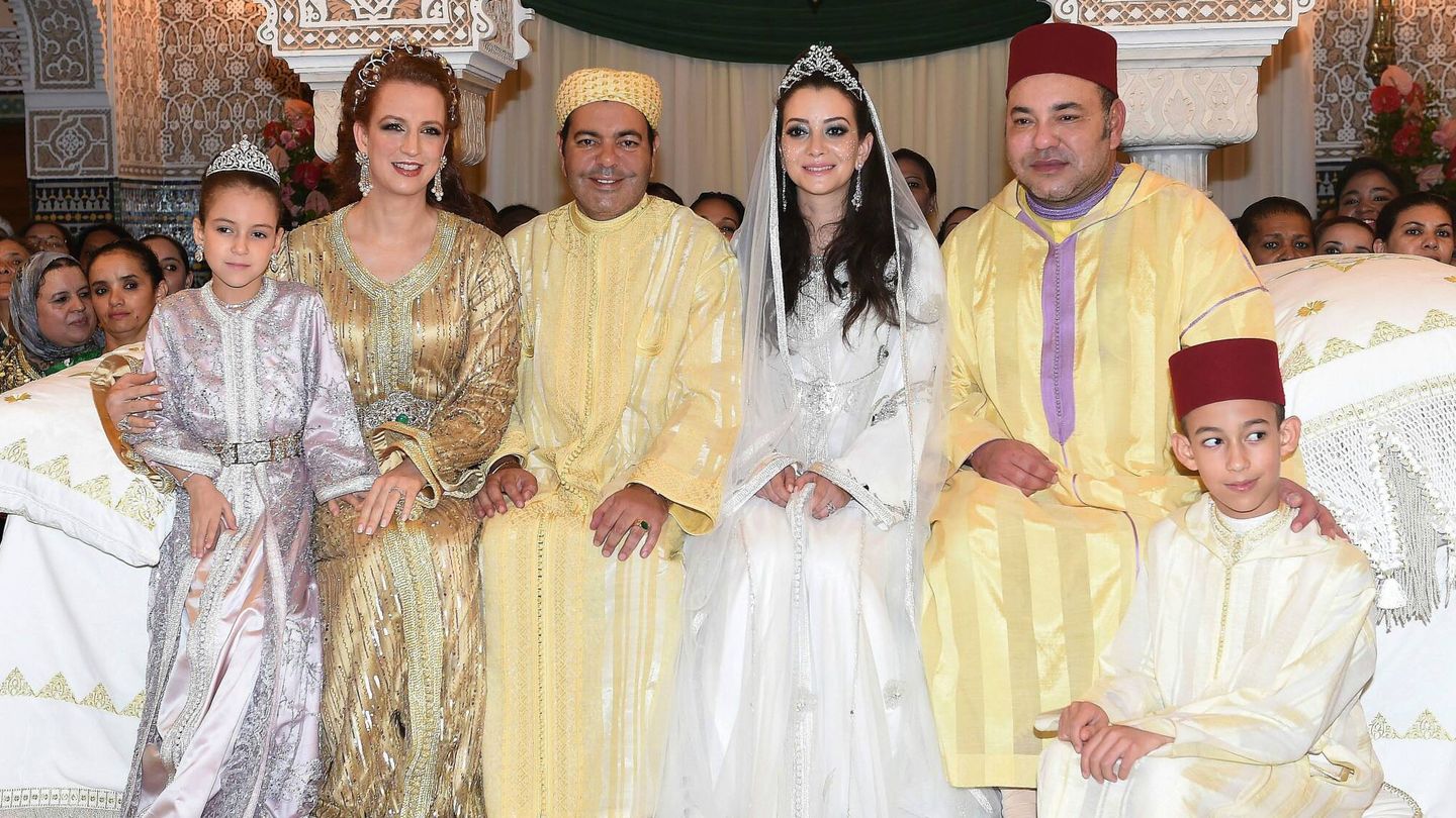 El rey Mohamed con su exmujer Lalla Salma y sus dos hijos en 2014. (CP)