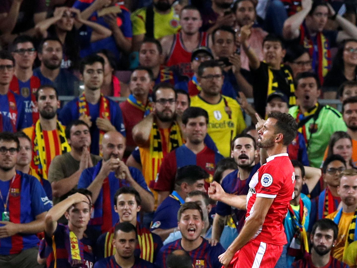 Stuani celebra un gol marcado al Barça en el Camp Nou. (EFE)