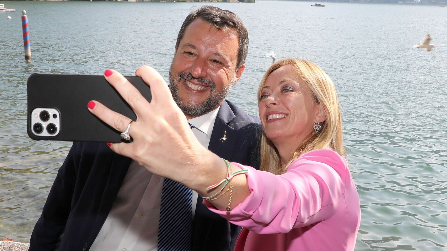 Meloni, líder de FdI, junto con Salvini, líder de Lega. (EFE/Matteo Bazzi)
